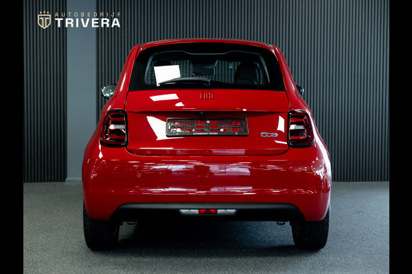 Fiat 500E RED 24 kWh l SoH 93% l CAMERA l 1ste eigenaar l CARPLAY l LMV l BTW auto l Zeer lage km's l als nieuw