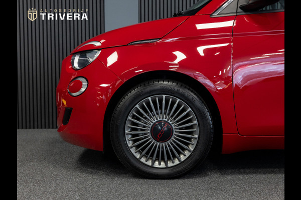 Fiat 500E RED 24 kWh l SoH 93% l CAMERA l 1ste eigenaar l CARPLAY l LMV l BTW auto l Zeer lage km's l als nieuw