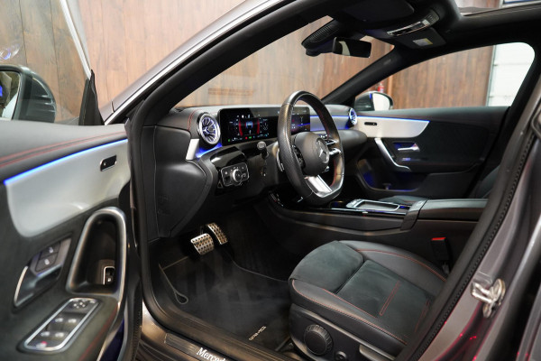 Mercedes-Benz CLA-Klasse 250 e AMG Line Pano|Burmester|Dealer onderh|Sfeerverlichting|19 inch
