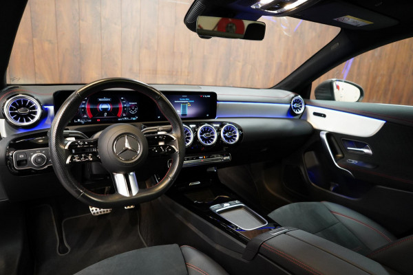Mercedes-Benz CLA-Klasse 250 e AMG Line Pano|Burmester|Dealer onderh|Sfeerverlichting|19 inch
