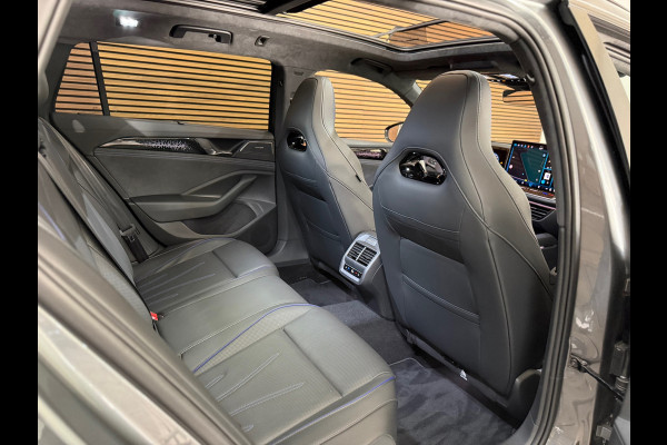 Volkswagen Passat Variant 1.5 eHybrid R-Line Black Edition |Garantie tot 2031 |272PK|Pano|Matrix|H&K Sound|Leder |Massage|Trekhaak