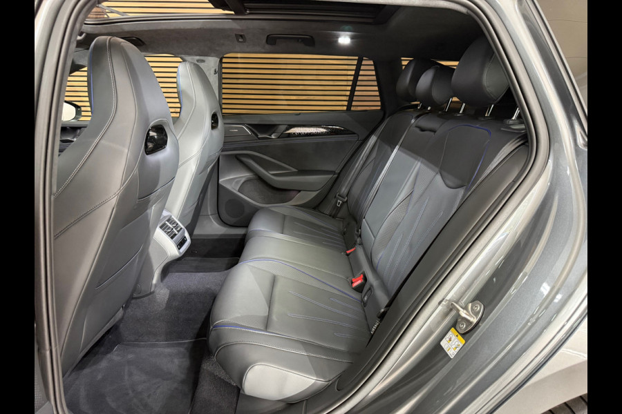 Volkswagen Passat Variant 1.5 eHybrid R-Line Black Edition |Garantie tot 2031 |272PK|Pano|Matrix|H&K Sound|Leder |Massage|Trekhaak