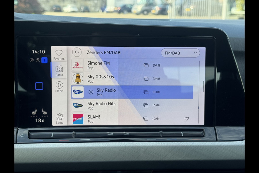 Volkswagen Golf 1.5 eTSI Style | Navi, Carplay/Android, PDC, ACC, Stoel+Stuurverw., Sfeerverl., 18'' LMV |