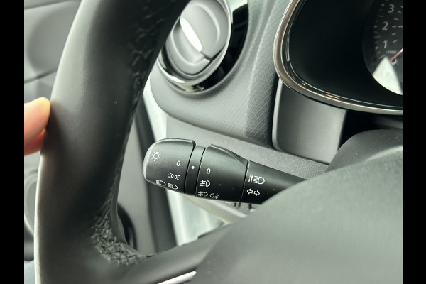 Renault Clio Estate 0.9 TCe Limited 90PK / Airco / Navigatie / Radio multimedia / Parkeer sensoren / Apk 06-2028