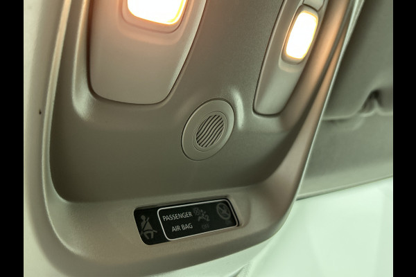 Renault Clio Estate 0.9 TCe Limited 90PK / Airco / Navigatie / Radio multimedia / Parkeer sensoren / Apk 06-2028