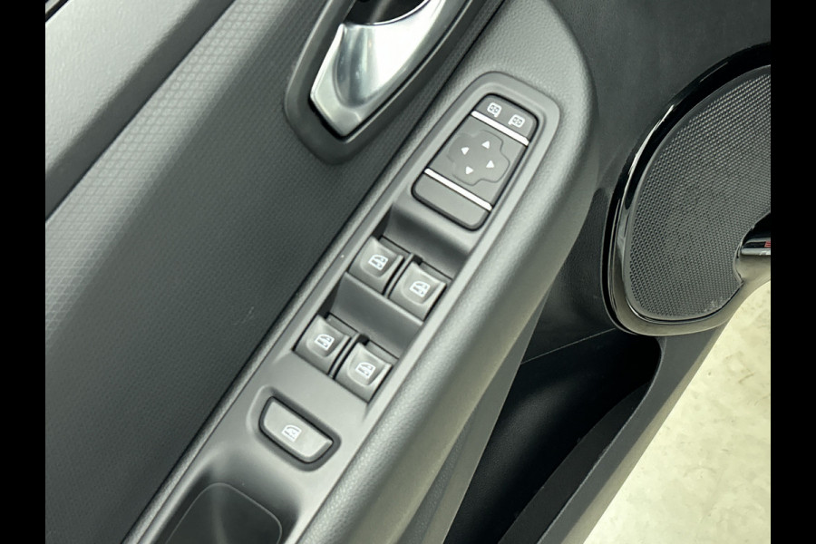 Renault Clio Estate 0.9 TCe Limited 90PK / Airco / Navigatie / Radio multimedia / Parkeer sensoren / Apk 06-2028