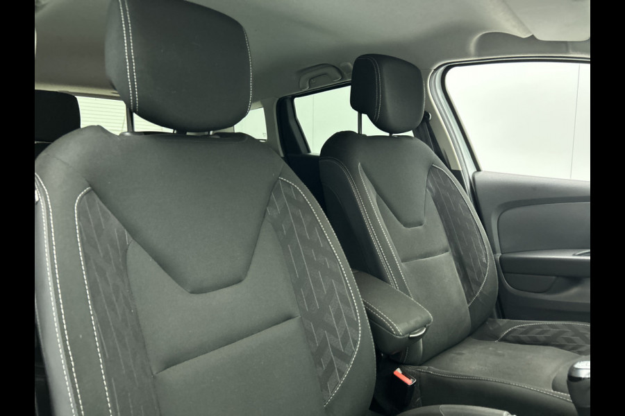 Renault Clio Estate 0.9 TCe Limited 90PK / Airco / Navigatie / Radio multimedia / Parkeer sensoren / Apk 06-2028