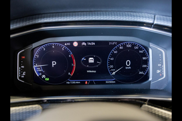 Volkswagen T-Cross 1.5 TSI 2x R-Line / 150pk / Trekhaak / Stoelverwarming / Virtual cockpit /