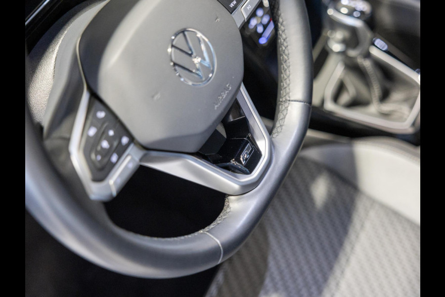 Volkswagen T-Cross 1.5 TSI 2x R-Line / 150pk / Trekhaak / Stoelverwarming / Virtual cockpit /