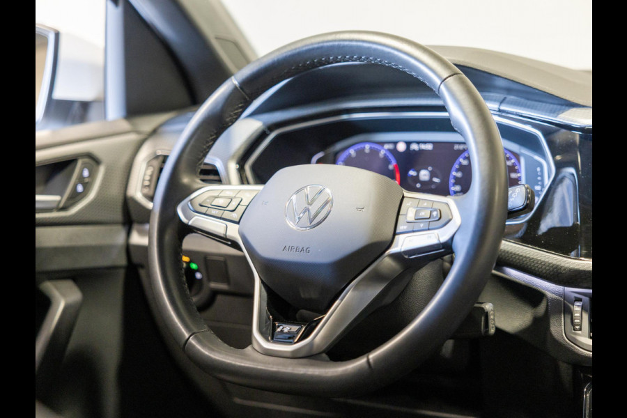 Volkswagen T-Cross 1.5 TSI 2x R-Line / 150pk / Trekhaak / Stoelverwarming / Virtual cockpit /