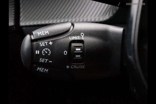 Peugeot 208 1.2 PureTech Allure (APPLE CARPLAY,LED,PARKEERSENSOREN,CLIMATE,CRUISE CONTROL,COMFORTSTOELEN,LM-VELGEN,TOPCONDITIE)