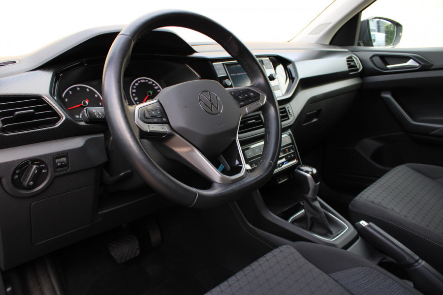 Volkswagen T-Cross 1.0 TSI Life | Adaptieve cruise | BLIS | Trekhaak | Stoelverwarming | Carplay