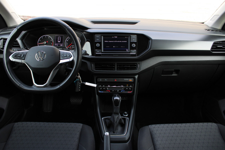 Volkswagen T-Cross 1.0 TSI Life | Adaptieve cruise | BLIS | Trekhaak | Stoelverwarming | Carplay