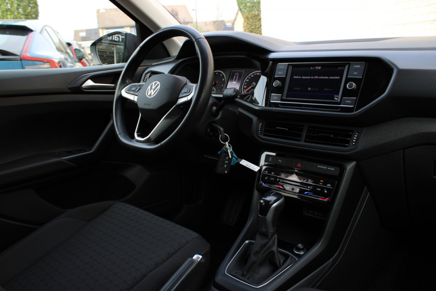 Volkswagen T-Cross 1.0 TSI Life | Adaptieve cruise | BLIS | Trekhaak | Stoelverwarming | Carplay