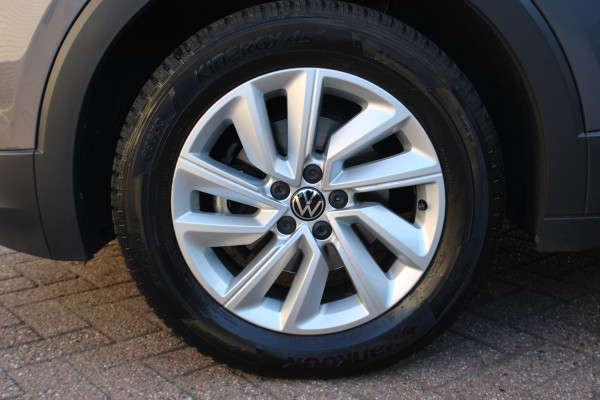 Volkswagen T-Cross 1.0 TSI Life | Adaptieve cruise | BLIS | Trekhaak | Stoelverwarming | Carplay
