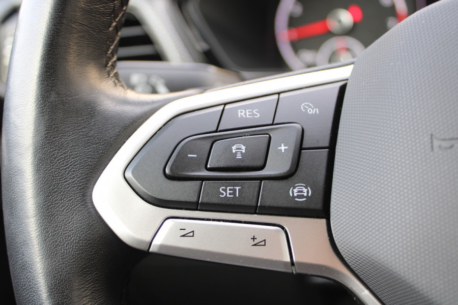 Volkswagen T-Cross 1.0 TSI Life | Adaptieve cruise | BLIS | Trekhaak | Stoelverwarming | Carplay