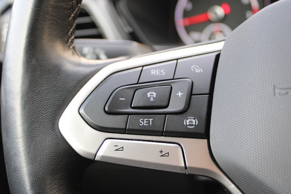 Volkswagen T-Cross 1.0 TSI Life | Adaptieve cruise | BLIS | Trekhaak | Stoelverwarming | Carplay