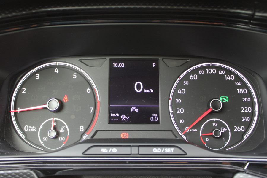 Volkswagen T-Cross 1.0 TSI Life | Adaptieve cruise | BLIS | Trekhaak | Stoelverwarming | Carplay