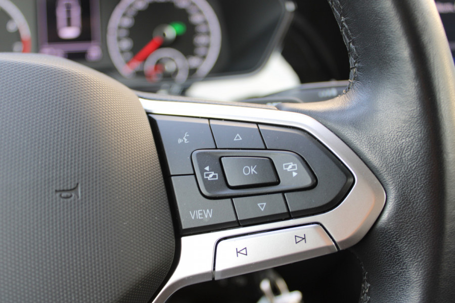 Volkswagen T-Cross 1.0 TSI Life | Adaptieve cruise | BLIS | Trekhaak | Stoelverwarming | Carplay