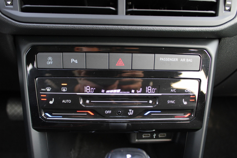 Volkswagen T-Cross 1.0 TSI Life | Adaptieve cruise | BLIS | Trekhaak | Stoelverwarming | Carplay