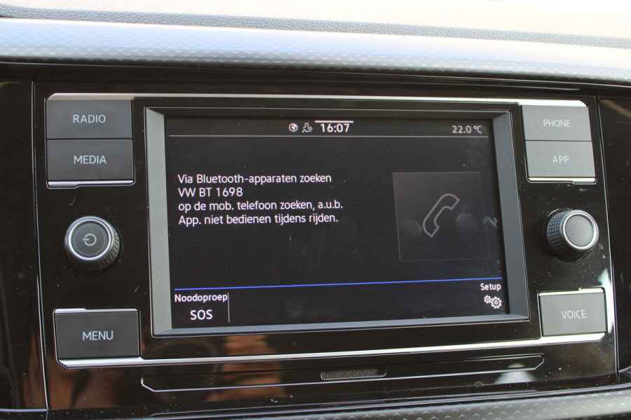 Volkswagen T-Cross 1.0 TSI Life | Adaptieve cruise | BLIS | Trekhaak | Stoelverwarming | Carplay