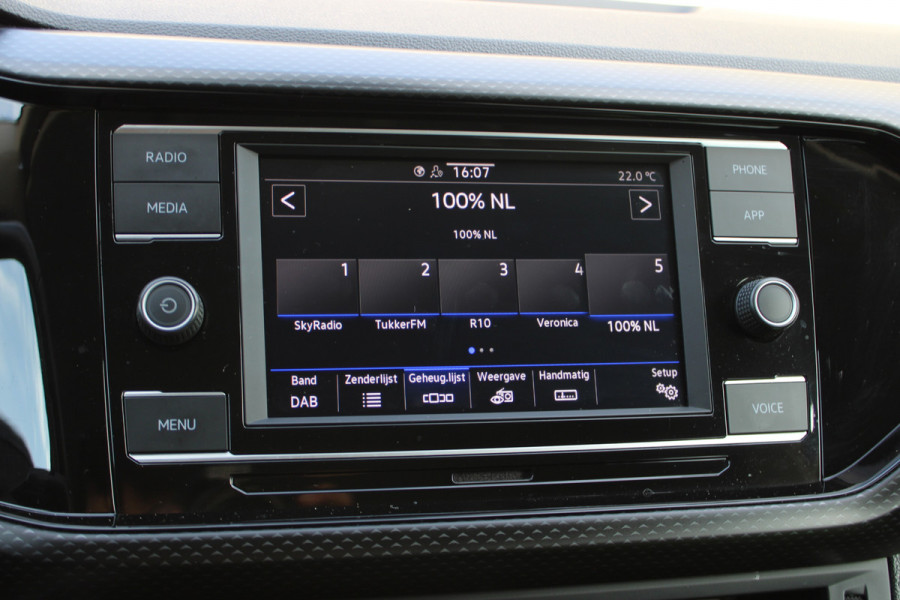 Volkswagen T-Cross 1.0 TSI Life | Adaptieve cruise | BLIS | Trekhaak | Stoelverwarming | Carplay