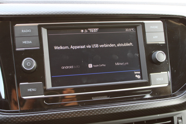 Volkswagen T-Cross 1.0 TSI Life | Adaptieve cruise | BLIS | Trekhaak | Stoelverwarming | Carplay