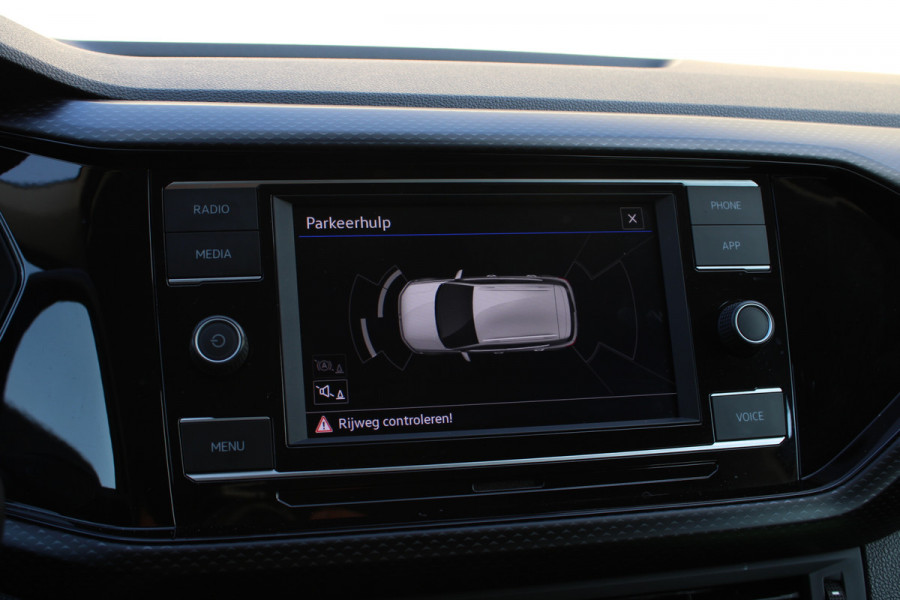 Volkswagen T-Cross 1.0 TSI Life | Adaptieve cruise | BLIS | Trekhaak | Stoelverwarming | Carplay