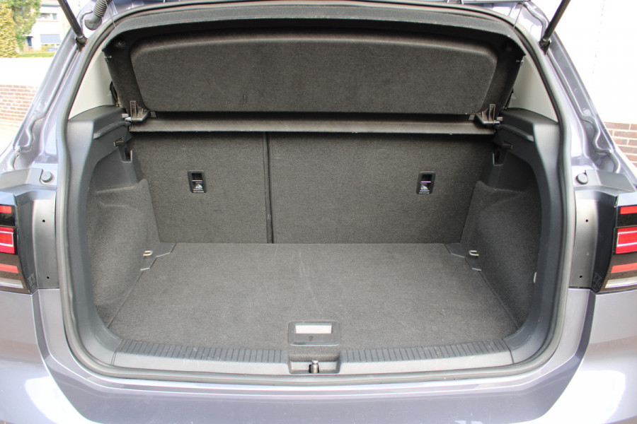 Volkswagen T-Cross 1.0 TSI Life | Adaptieve cruise | BLIS | Trekhaak | Stoelverwarming | Carplay