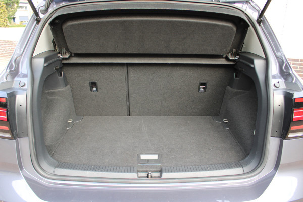 Volkswagen T-Cross 1.0 TSI Life | Adaptieve cruise | BLIS | Trekhaak | Stoelverwarming | Carplay