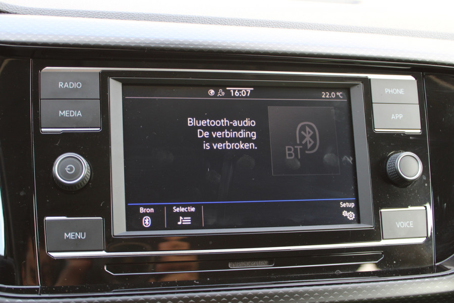 Volkswagen T-Cross 1.0 TSI Life | Adaptieve cruise | BLIS | Trekhaak | Stoelverwarming | Carplay