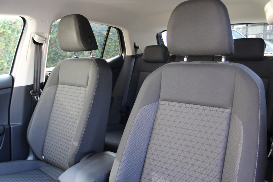 Volkswagen T-Cross 1.0 TSI Life | Adaptieve cruise | BLIS | Trekhaak | Stoelverwarming | Carplay