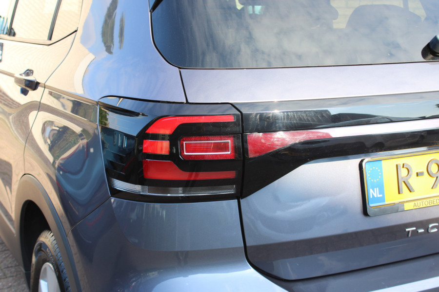 Volkswagen T-Cross 1.0 TSI Life | Adaptieve cruise | BLIS | Trekhaak | Stoelverwarming | Carplay