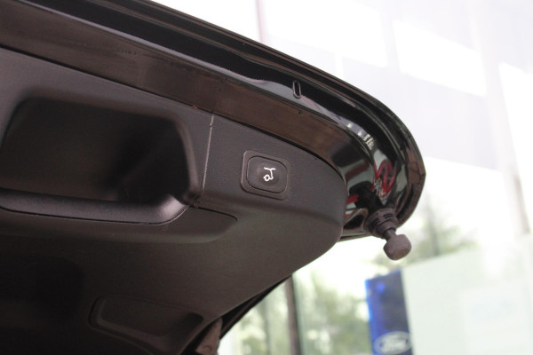 Ford FOCUS Wagon 1.0 EcoBoost Hybrid ST Line X 155pk Automaat | Driver Assistance Pack | Trekhaak afneembaar | AGR stoel | 18 inch Lichtmetaal | Winterpack | Bang&Olufsen | Elektrische achterklep