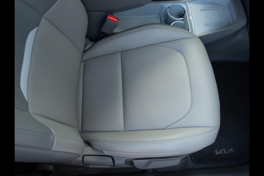 Kia EV3 Plus Advanced 81.4 kWh | Panorama Schuifkantel dak | elektr. achterklep | Leder | Stoel & stuurverwarming l SOH 99%