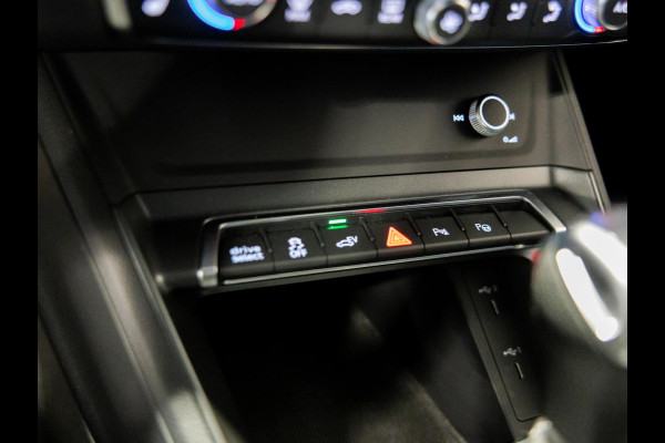 Audi Q3 45 TFSI e S-Line edition SOH 96% / 245pk / NAP / Stoelverwarming / Adaptieve cruise control /
