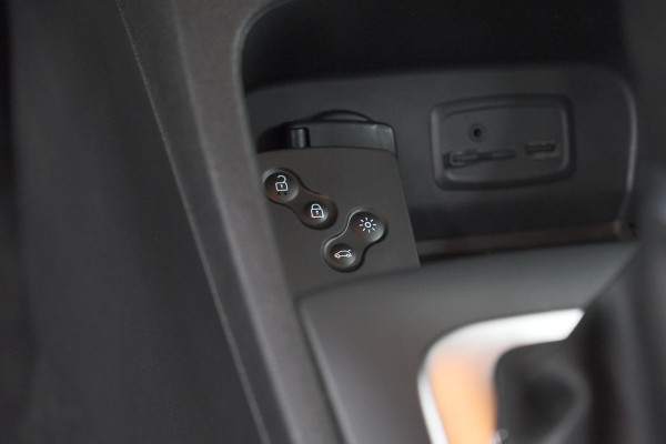 Renault Captur TCe 120 EDC Intens | Camera | Navigatie |  Parkeersensoren | Climate Control