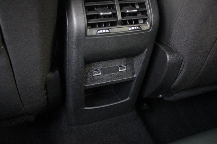 Peugeot 308 1.6 Plug-in Hybrid 180PK ALLURE | ACHTERUITRIJ CAMERA | NAVIGATIE | DRAADLOZE APPLE CARPLAY/ANDROID AUTO | DAB+ RADIO | ADAPTIVE CRUISE CONTROL | 17" LICHTMETALEN VELGEN | CLIMATE CONTROL |
