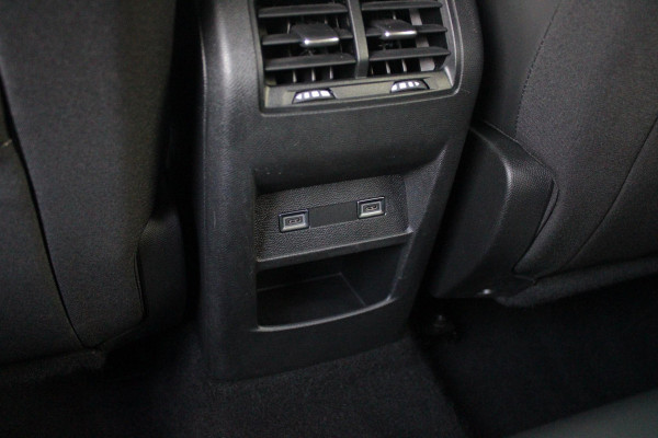Peugeot 308 1.6 Plug-in Hybrid 180PK ALLURE | ACHTERUITRIJ CAMERA | NAVIGATIE | DRAADLOZE APPLE CARPLAY/ANDROID AUTO | DAB+ RADIO | ADAPTIVE CRUISE CONTROL | 17" LICHTMETALEN VELGEN | CLIMATE CONTROL |
