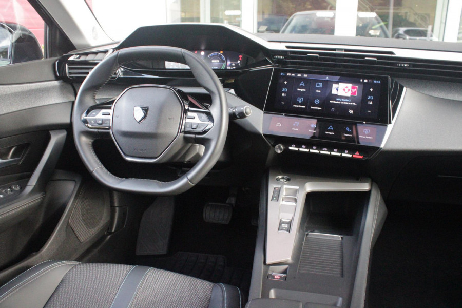 Peugeot 308 1.6 Plug-in Hybrid 180PK ALLURE | ACHTERUITRIJ CAMERA | NAVIGATIE | DRAADLOZE APPLE CARPLAY/ANDROID AUTO | DAB+ RADIO | ADAPTIVE CRUISE CONTROL | 17" LICHTMETALEN VELGEN | CLIMATE CONTROL |