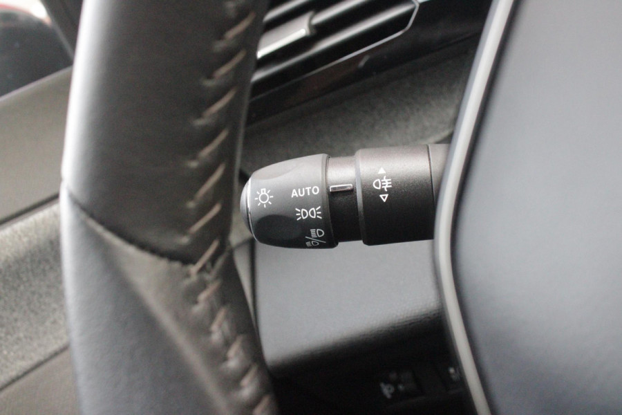 Peugeot 308 1.6 Plug-in Hybrid 180PK ALLURE | ACHTERUITRIJ CAMERA | NAVIGATIE | DRAADLOZE APPLE CARPLAY/ANDROID AUTO | DAB+ RADIO | ADAPTIVE CRUISE CONTROL | 17" LICHTMETALEN VELGEN | CLIMATE CONTROL |