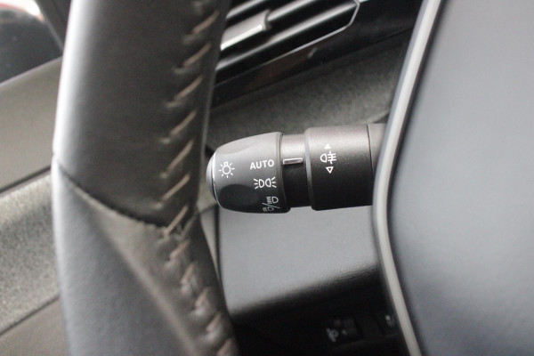 Peugeot 308 1.6 Plug-in Hybrid 180PK ALLURE | ACHTERUITRIJ CAMERA | NAVIGATIE | DRAADLOZE APPLE CARPLAY/ANDROID AUTO | DAB+ RADIO | ADAPTIVE CRUISE CONTROL | 17" LICHTMETALEN VELGEN | CLIMATE CONTROL |