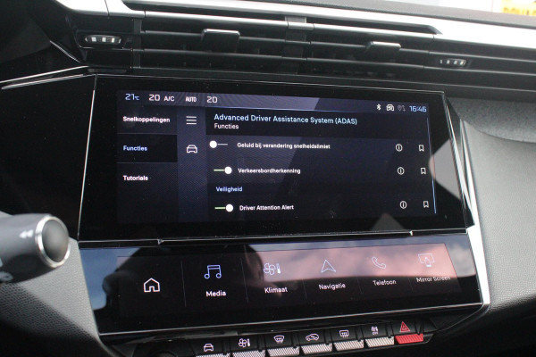 Peugeot 308 1.6 Plug-in Hybrid 180PK ALLURE | ACHTERUITRIJ CAMERA | NAVIGATIE | DRAADLOZE APPLE CARPLAY/ANDROID AUTO | DAB+ RADIO | ADAPTIVE CRUISE CONTROL | 17" LICHTMETALEN VELGEN | CLIMATE CONTROL |