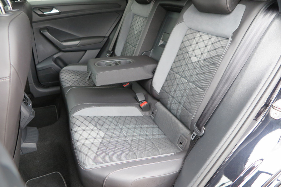 Volkswagen T-Roc 1.5 TSI 150pk DSG R-Line Black Style Virtual cockpit , Keyless, PDC , 19"LMV, Camera , Carplay, LED, Navi voorbereid. Stoelverwarming , Elektr. achterklep