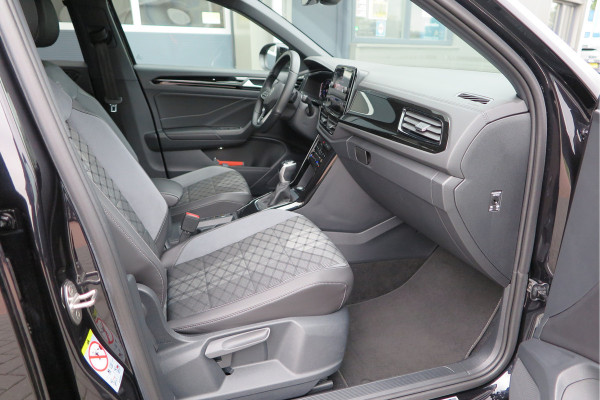 Volkswagen T-Roc 1.5 TSI 150pk DSG R-Line Black Style Virtual cockpit , Keyless, PDC , 19"LMV, Camera , Carplay, LED, Navi voorbereid. Stoelverwarming , Elektr. achterklep