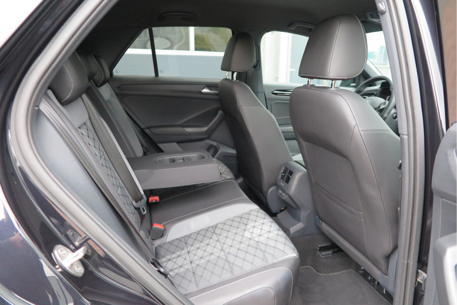 Volkswagen T-Roc 1.5 TSI 150pk DSG R-Line Black Style Virtual cockpit , Keyless, PDC , 19"LMV, Camera , Carplay, LED, Navi voorbereid. Stoelverwarming , Elektr. achterklep