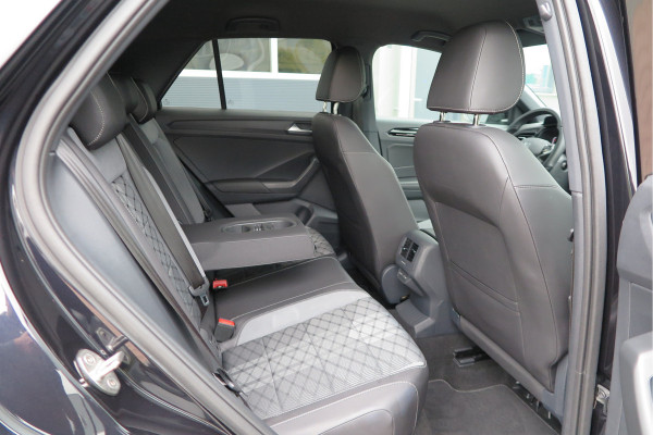 Volkswagen T-Roc 1.5 TSI 150pk DSG R-Line Black Style Virtual cockpit , Keyless, PDC , 19"LMV, Camera , Carplay, LED, Navi voorbereid. Stoelverwarming , Elektr. achterklep