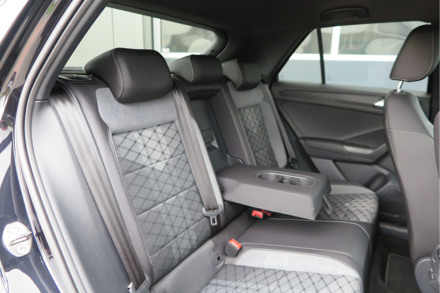 Volkswagen T-Roc 1.5 TSI 150pk DSG R-Line Black Style Virtual cockpit , Keyless, PDC , 19"LMV, Camera , Carplay, LED, Navi voorbereid. Stoelverwarming , Elektr. achterklep