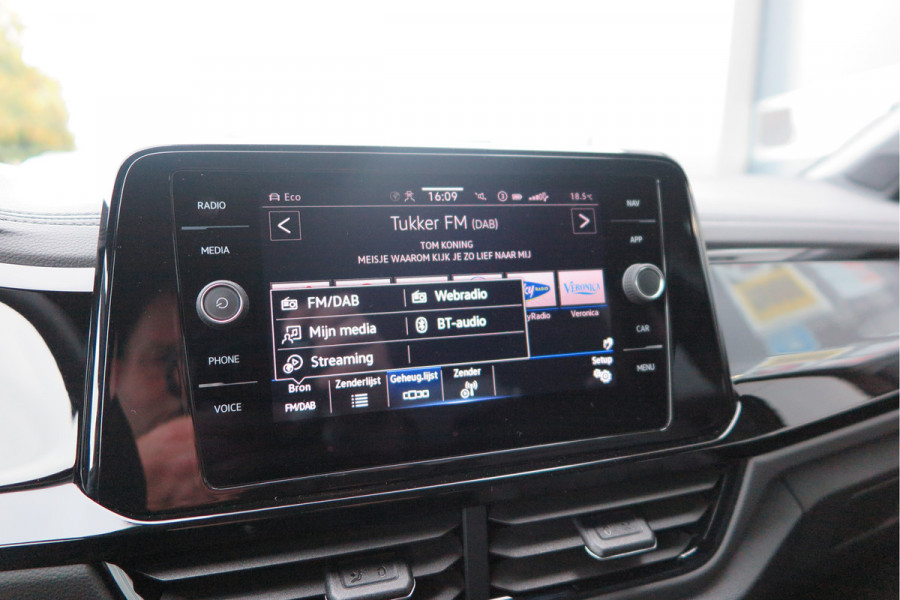 Volkswagen T-Roc 1.5 TSI 150pk DSG R-Line Black Style Virtual cockpit , Keyless, PDC , 19"LMV, Camera , Carplay, LED, Navi voorbereid. Stoelverwarming , Elektr. achterklep