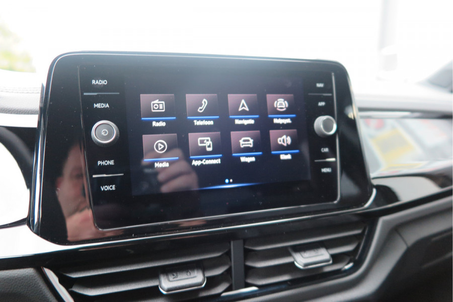 Volkswagen T-Roc 1.5 TSI 150pk DSG R-Line Black Style Virtual cockpit , Keyless, PDC , 19"LMV, Camera , Carplay, LED, Navi voorbereid. Stoelverwarming , Elektr. achterklep